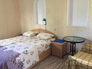Гостиница Guest House Spendiarova Ялта Двухместный номер с 2 отдельными кроватями, вид на сад-7